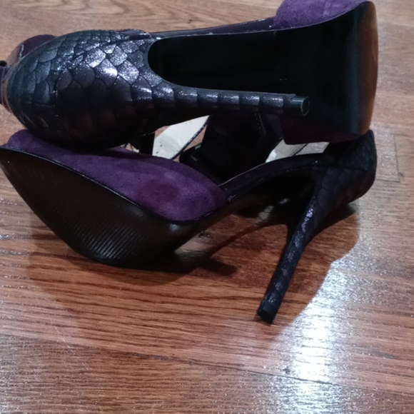 Guess purple suede and patent heels with ankle str - Picture 11 of 11